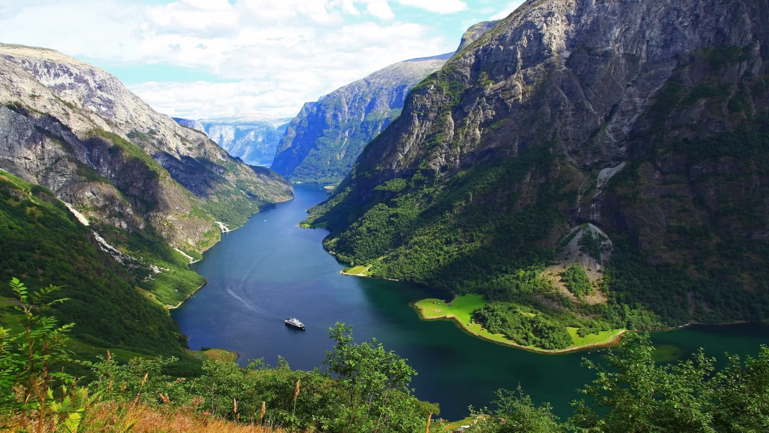 Explore Norway & Nordic Capitals holiday by garnet tourism